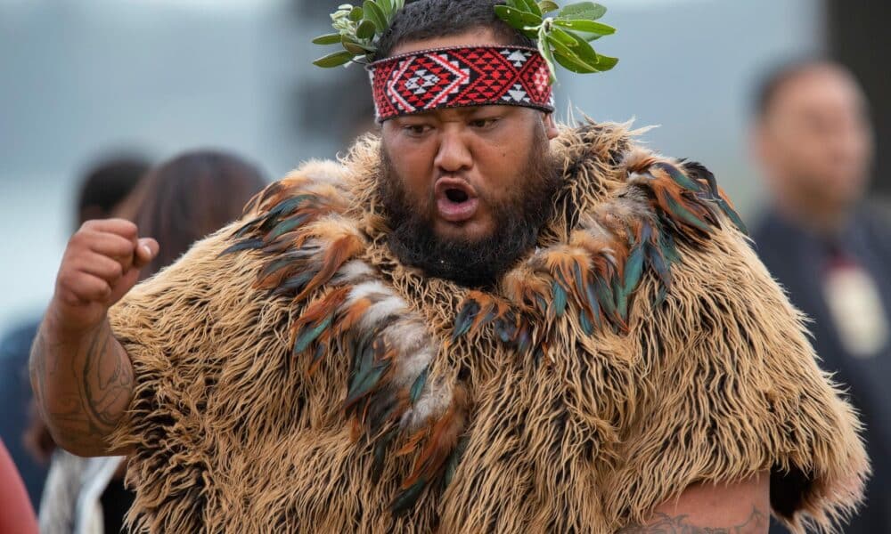 Waitangi (Australia), 05/02/2020.- A Maori warrior takes part a New Zealand Navy parade prior to Waitangi Day in Waitangi, New Zealand, 05 February 2020. Waitangi Day, the national day of New Zealand, commemorates the 06 February, 1840, signing of the Treaty of Waitangi between the British Crown and Maori chiefs. It is part the frame work for political relations between New Zealand's government and the Maori population. (Nueva Zelanda) EFE/EPA/DAVID ROWLAND AUSTRALIA AND NEW ZEALAND OUT[AUSTRALIA AND NEW ZEALAND OUT]