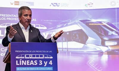 Fotografía cedida por el Ministerio de Transportes y Comunicaciones de Perú del ministro, Raúl Pérez Reyes, durante la presentación de los proyectos de las nuevas líneas del metro, en Lima (Perú). EFE/ Ministerio de Transportes