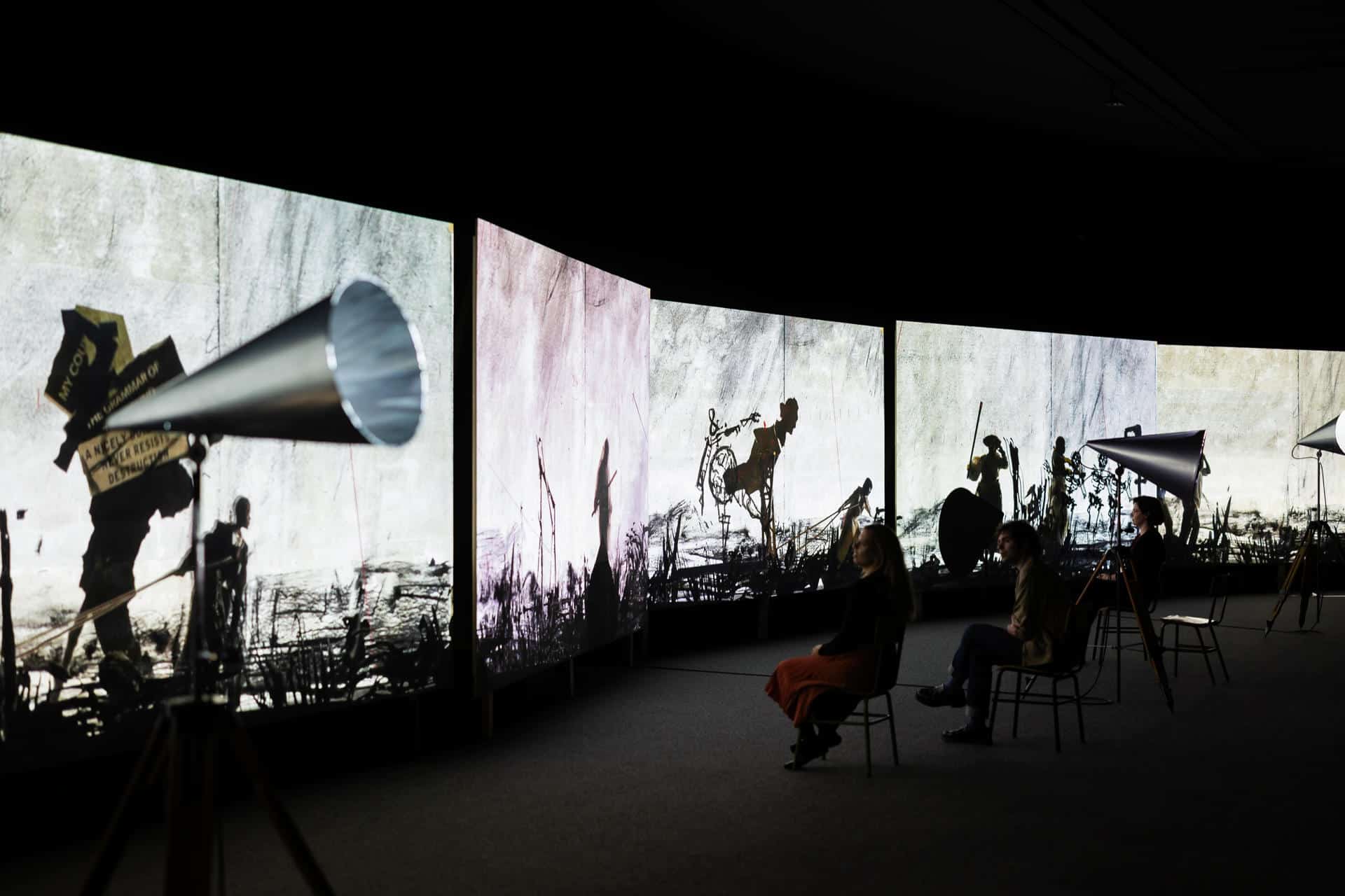 Un momento de la instalación "More sweetly the dance" del artista sudafricano William Kentridge, una obra invitada perteneciente a la Fundación Sorigué que permanecerá expuesta en el Museo Picasso de Málaga hasta el 27 de abril de 2025. EFE/Carlos Díaz.