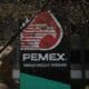 Imagen de archivo del logo de Pemex cerca al busto del General Lázaro Cárdenas, en las oficinas generales de Pemex en la Ciudad de México (México). EFE/ Sáshenka Gutiérrez