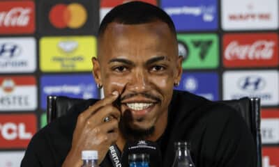 Marlon Freitas, en rueda de prensa en el estadio Más Monumental en Buenos Aires (Argentina). EFE/ Antonio Lacerda