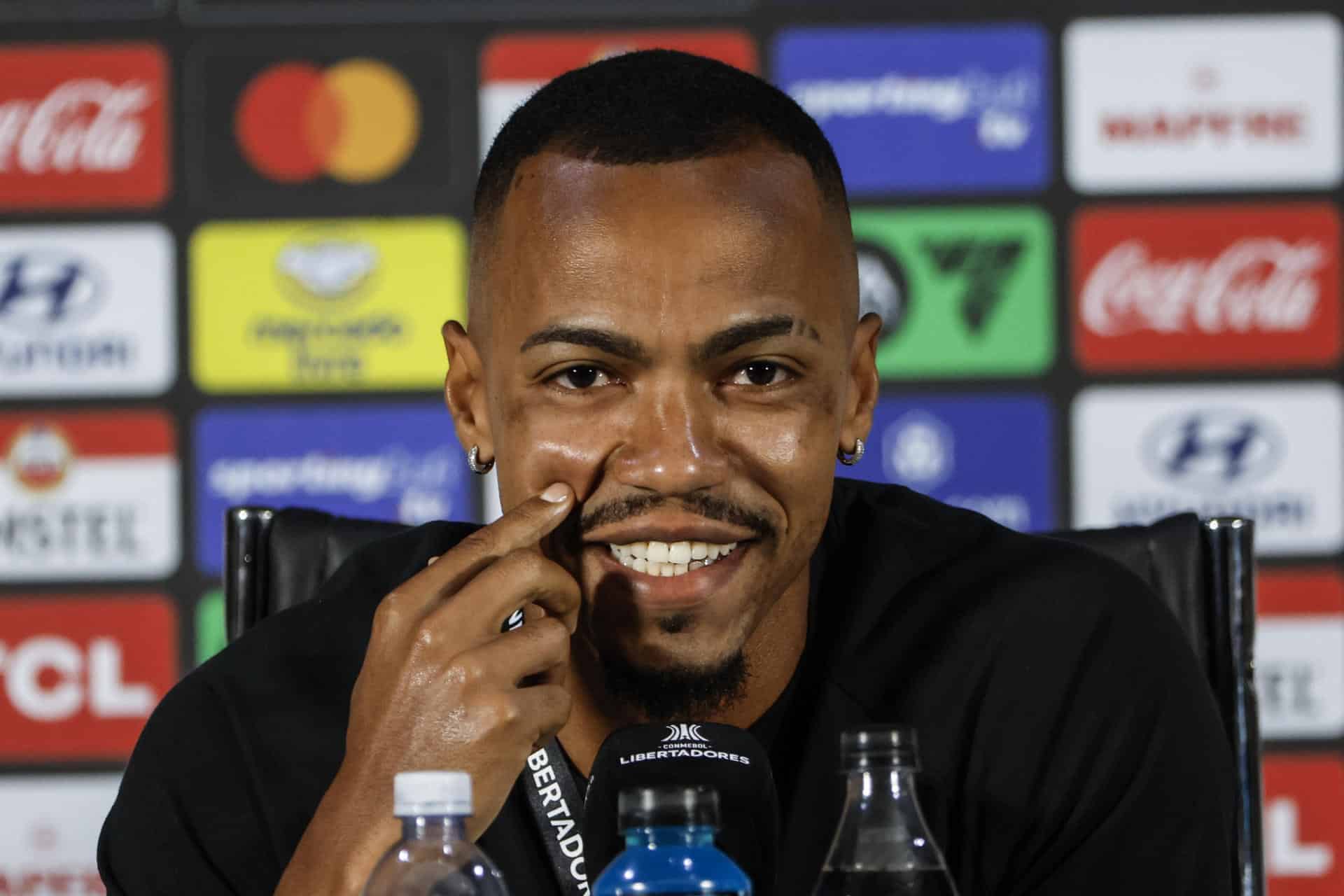 Marlon Freitas, en rueda de prensa en el estadio Más Monumental en Buenos Aires (Argentina). EFE/ Antonio Lacerda