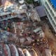 Fotografía de archivo que muestra integrantes de los bomberos y grupos de rescate trabajando en la búsqueda de personas entre los escombros del edificio Aparthotel Dubrovnik, en el municipio de Villa Gesell, provincia de Buenos Aires (Argentina). EFE/ STR