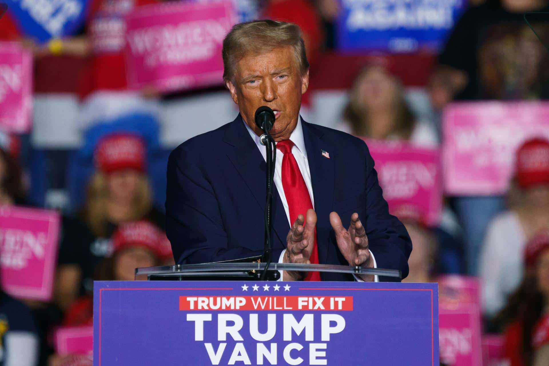 Fotografía del futuro presidente de EE.UU., Donald Trump. EFE/Will Oliver