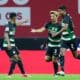 El jugador del Sporting Hidemasa Morita (c) celebra cons su compañeros el 2-1 durante el partido de la Liga Portuguesa que han jugado Sporting de Braga y Sporting CP, yn Braga, Portugal.. EFE/EPA/HUGO DELGADO