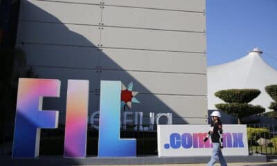 Fotografía de la entrada a la edición 38 de la Feria Internacional del Libro (FIL) de Guadalajara, este viernes en Guadalajara (México). EFE/ Francisco Guasco