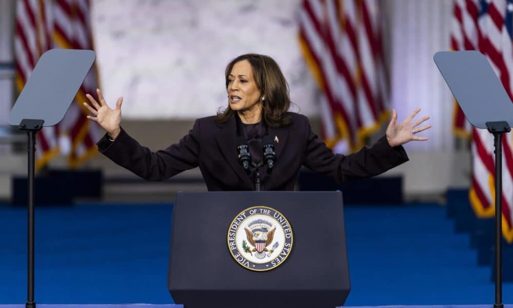 La vicepresidenta de EE.UU., Kamala Harris, habla para reconocer los resultados de la votación presidencial, en la Universidad Howard, Washington, DC. EFE/JIM LO SCALZO