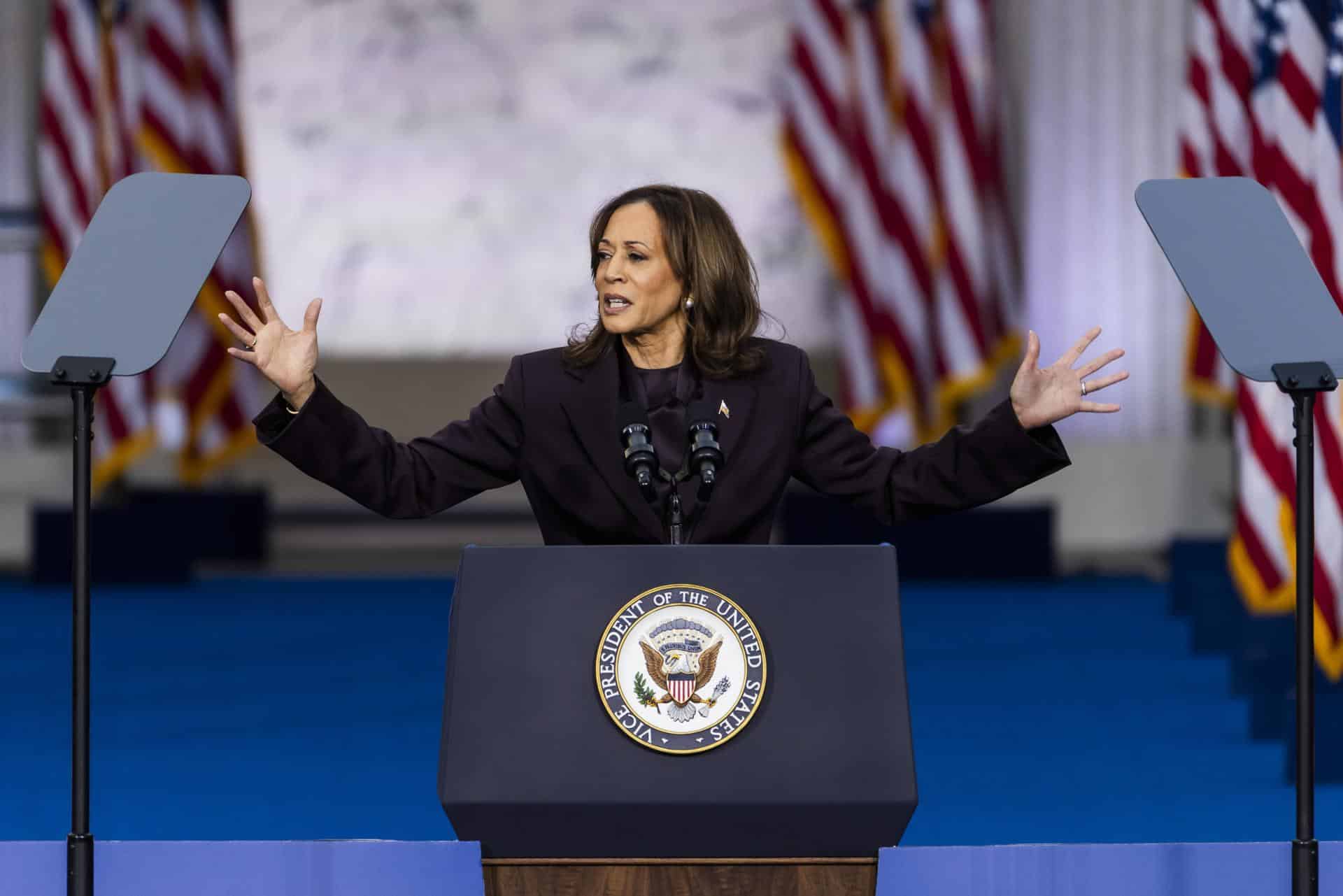 La vicepresidenta de EE.UU., Kamala Harris, habla para reconocer los resultados de la votación presidencial, en la Universidad Howard, Washington, DC. EFE/JIM LO SCALZO