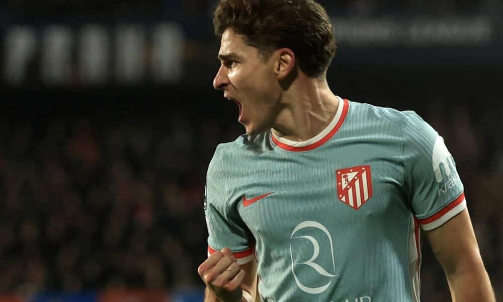 Julián Alvarez celebra el 0-1 en Praga, el pasado martes. EFE/EPA/MARTIN DIVISEK