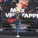 El neerlandés Max Verstappen (c) de Red Bull, celebra su victoria en el GP de Brasil. EFE/ Sebastiao Moreira