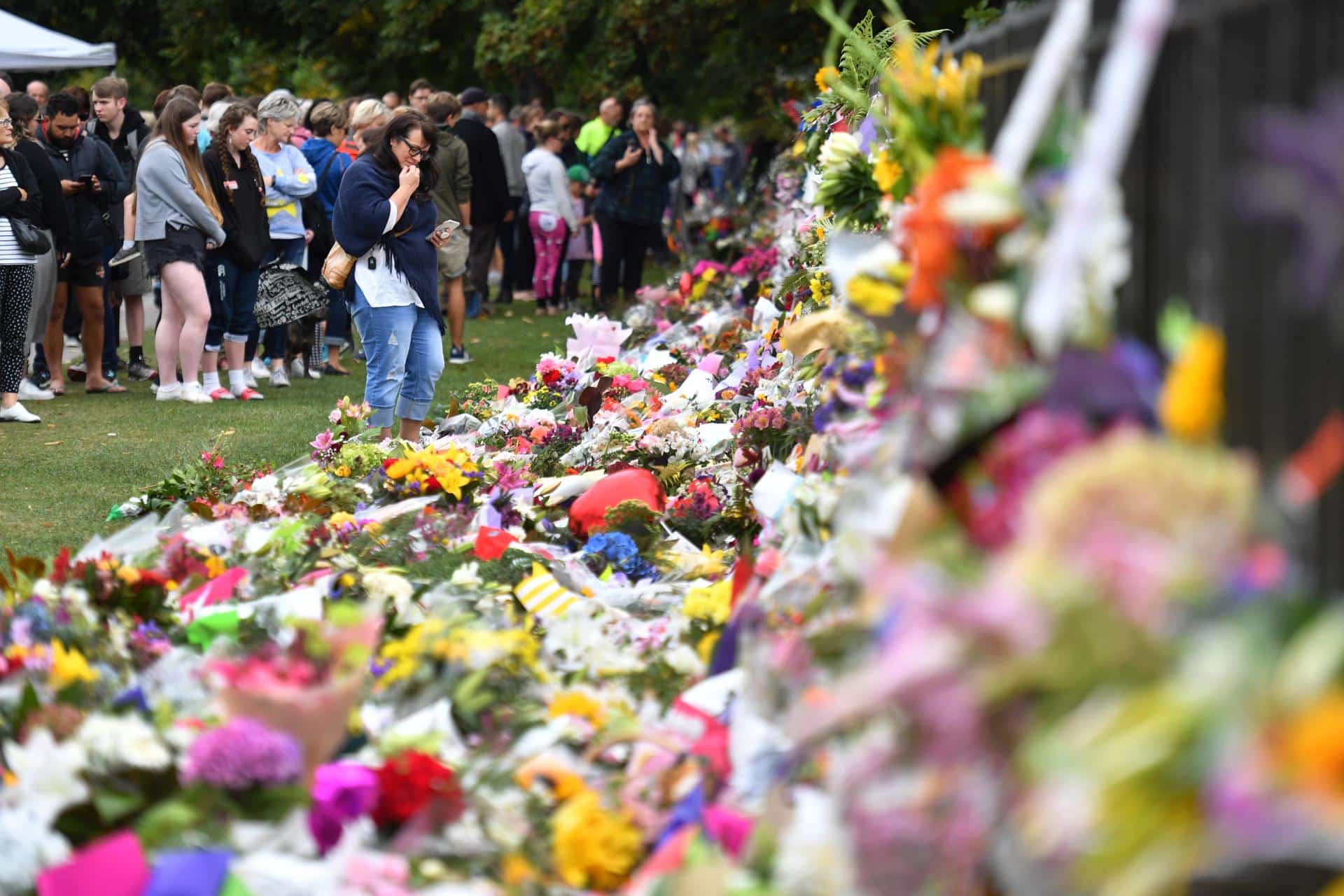 Fotografía de archivo que muestra la ofrenda floral en recuerdo de las víctimas del ataque supremacista contra dos mezquitas en la ciudad de Christchurch. 
EPA/MICK TSIKAS AUSTRALIA AND NEW ZEALAND OUT[AUSTRALIA AND NEW ZEALAND OUT]