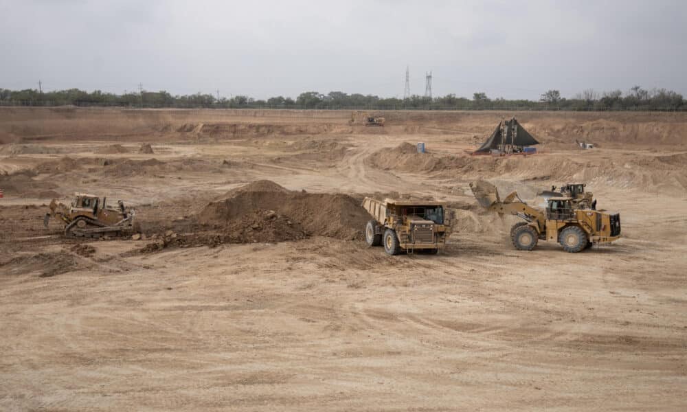 Fotografía de archivo que muestra una vista general de los trabajos en la zona de la Mina el pinabete, en el municipio de Sabinas, estado de Coahuila (México). EFE/ Miguel Sierra