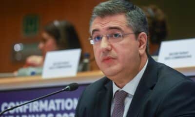 Apostolos Tzitzikostas, Comisionado europeo designado para el Transporte Sostenible y el Turismo, asiste a su audiencia de confirmación ante los comités del Parlamento Europeo en Bruselas, Bélgica, el 4 de noviembre de 2024. (Bélgica, Bruselas) EFE/OLIVIER HOSLET