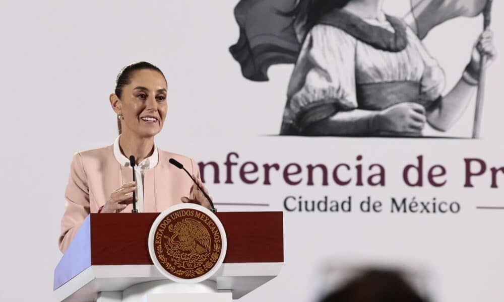 La presidenta de México Claudia Sheinbaum, participa este jueves durante una rueda de prensa en Palacio Nacional de la Ciudad de México (México). EFE/José Méndez