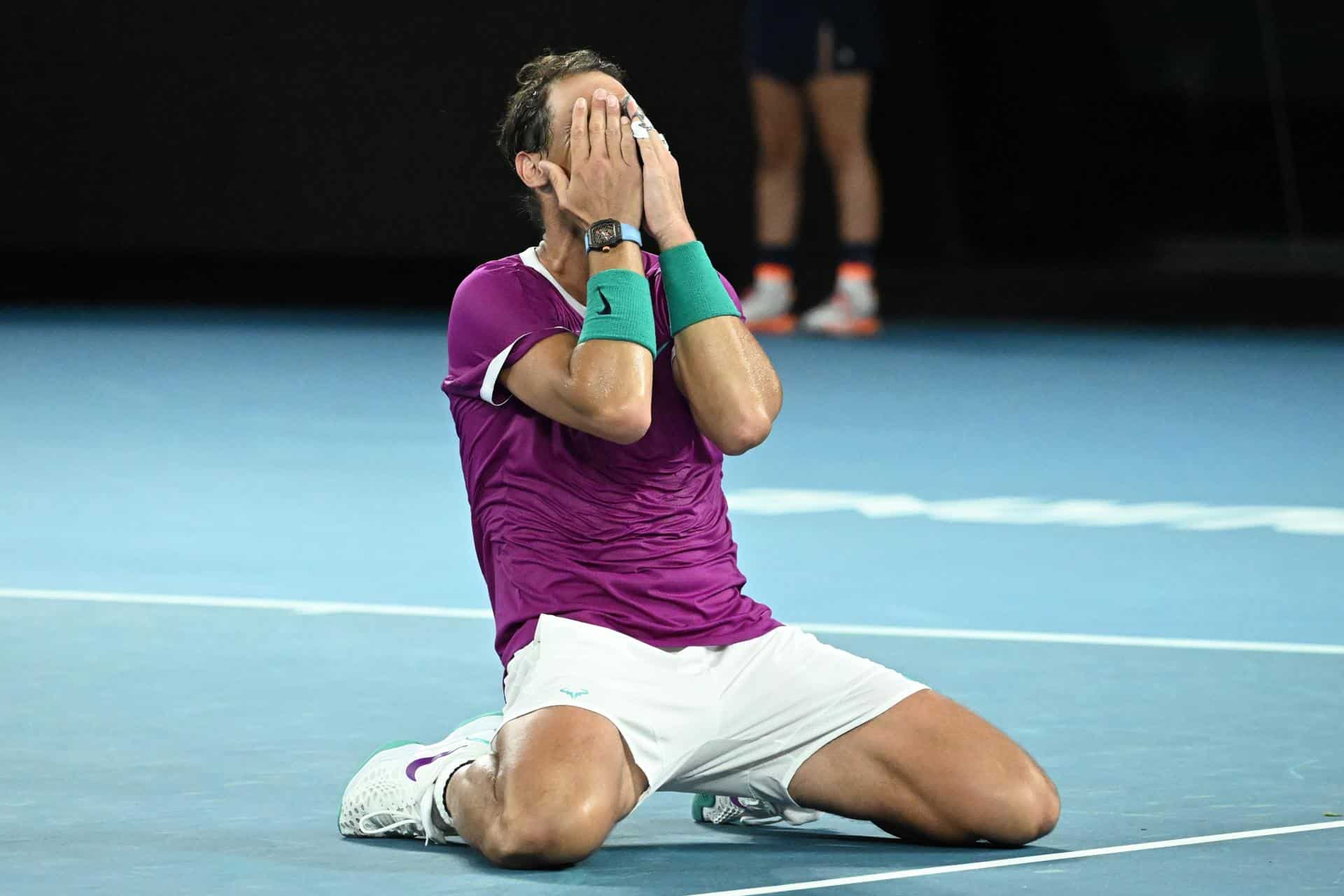 El tenista español Rafael Nadaltras ganar el Abierto de Australia en 2022. EFE/EPA/DEAN LEWINS