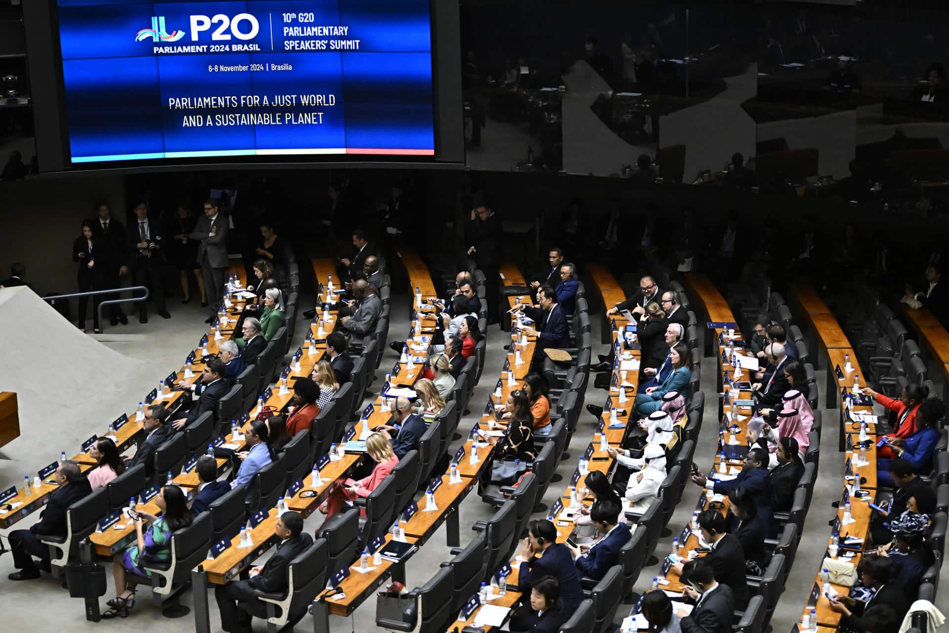 Fotografía de la ceremonia de apertura de la décima edición de la Cumbre Parlamentaria P20, este jueves en Brasilia (Brasil). EFE/ Andre Borges