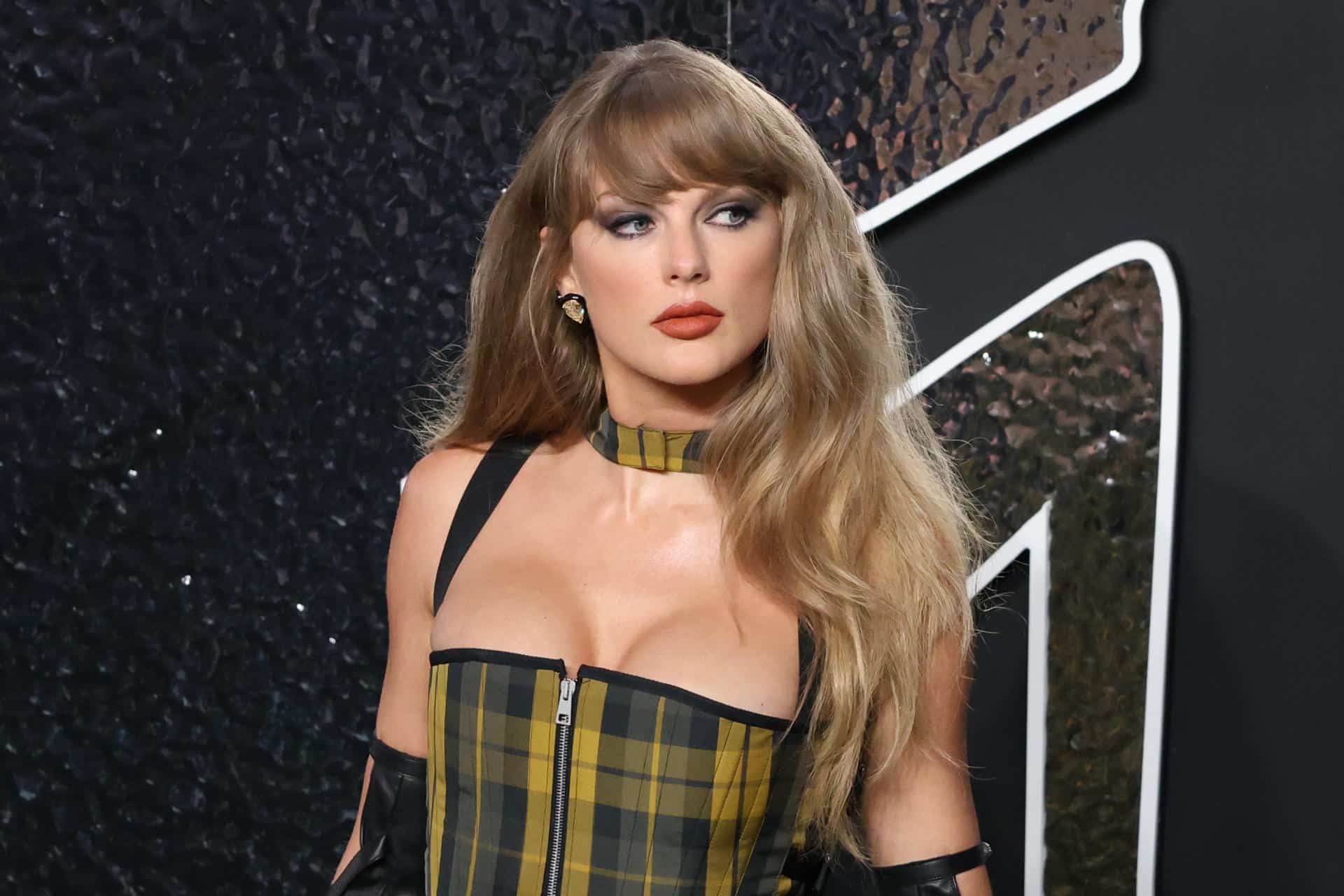 Fotografía de archivo de la cantante Taylor Swift durante la alfombra roja de los MTV Video Music Awards 2024, en el UBS Arena, en Nueva York (Estados Unidos). EFE/ Octavio Guzmán