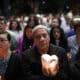 Fotografía de archivo en donde cientos de feligreses, religiosos y estudiantes universitarios conmemoraron el 35 aniversario de la masacre de seis padres jesuitas y dos mujeres en 1989 en la guerra civil de El Salvador (1980-1992), mientras en el país se desarrolla la audiencia preliminar contra los acusados de la autoría intelectual de este crimen de lesa humanidad. EFE/ Rodrigo Sura