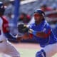 El catcher Carlos Pérez (d) de Venezuela poncha en home a Javier Vaz (d) de Puerto Rico este miércoles, en un juego del Premier 12 de la Confederación Mundial de Béisbol y Sóftbol (WBSC) entrePuerto Rico y Venezuela, en el Estadio Panamericano de Béisbol, en Guadalajara, Jalisco (México). EFE/Francisco Guasco