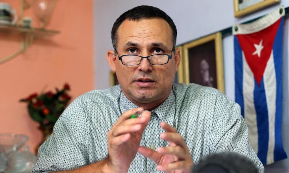 Fotografía de archivo del 12 de mayo de 2016 del opositor cubano, líder de la Unión Patriótica de Cuba, y miembro de la Mesa de Unidad de Acción Democrática, José Daniel Ferrer, hablando en una rueda de prensa en La Habana (Cuba). EFE/ Alejandro Ernesto