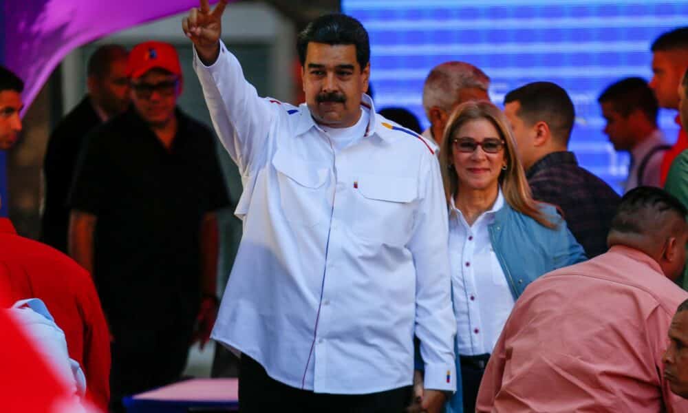 El presidente de Venezuela, Nicolás Maduro, y su esposa Cilia Flores, llegan para una manifestación en apoyo de su Gobierno, en Caracas (Venezuela). Imagen de archivo. EFE/ Cristian Hernández