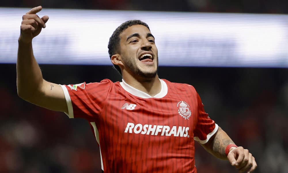 Imagen de archivo de Andrés Federico Pereira del Toluca celebrando un gol ante Puebla. EFE/Alex Cruz