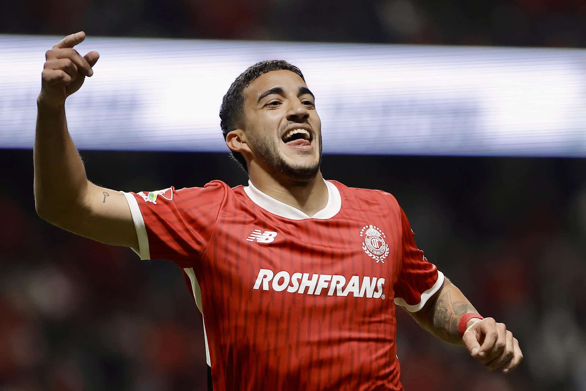 Imagen de archivo de Andrés Federico Pereira del Toluca celebrando un gol ante Puebla. EFE/Alex Cruz