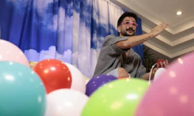 El cantante colombiano Camilo, habla durante una conferencia de prensa este lunes, en la Ciudad de México (México). EFE/ José Méndez