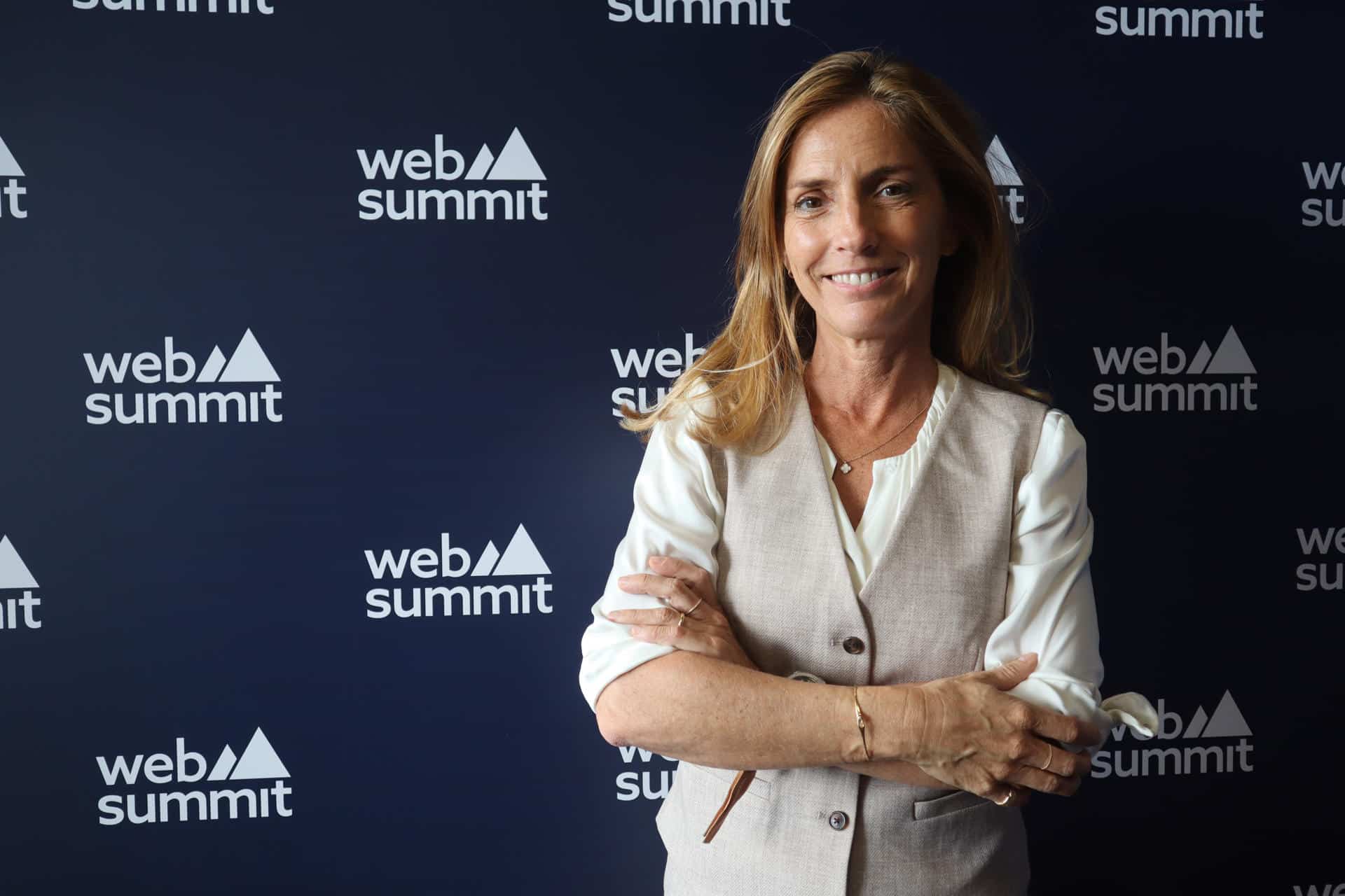 La presidenta del Consejo de Administración de la Fundación EDP, Vera Pinto Pereira, ha señalado en una entrevista con EFE durante la feria tecnológica Web Summit en Lisboa que la energética portuguesa EDP ve "buenísimas condiciones" para que la península Ibérica sea un importante mercado de centros de datos en Europa, una oportunidad de inversión que incrementará la demanda de energía en la red eléctrica. EFE/ Carlota Ciudad