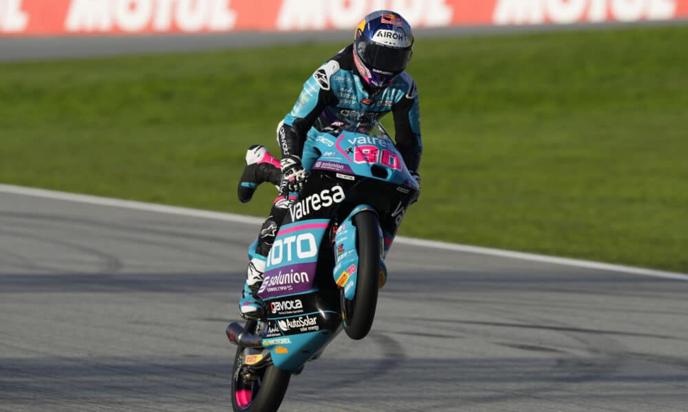 El piloto colombiano de Moto3 David Alonso, durante una sesión de entrenamientos libres para el Gran Premio de Barcelona Solidaridad, este sábado, en el circuito Barcelona-Cataluña de Montmeló. EFE/Alberto Estévez