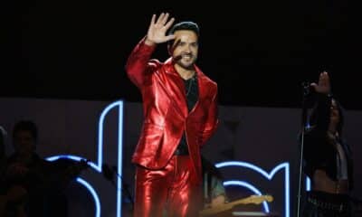 Fotografía del pasado 14 de marzo del cantante puertorriqueño Luis Fonsi durante la gala de los XXVIII Premios Dial en el Recinto Ferial de Santa Cruz de Tenerife (España). EFE/Ramón de la Rocha