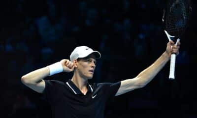 El italiano Jannik Sinner celebra su victoria ante el estadounidense Taylor Fritz en las finales ATP. (Tenis, Italia) EFE/EPA/MASSIMO RANA