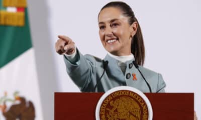 La presidenta de México, Claudia Sheinbaum, participa durante su rueda de prensa matutina este lunes, en Palacio Nacional en Ciudad de México (México). EFE/ Mario Guzmán