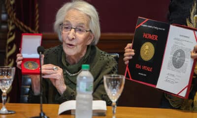 Fotografía de archivo en donde se ve a la poeta, traductora, ensayista, profesora y crítica literaria uruguaya Ida Vitale. EFE / Gastón Britos