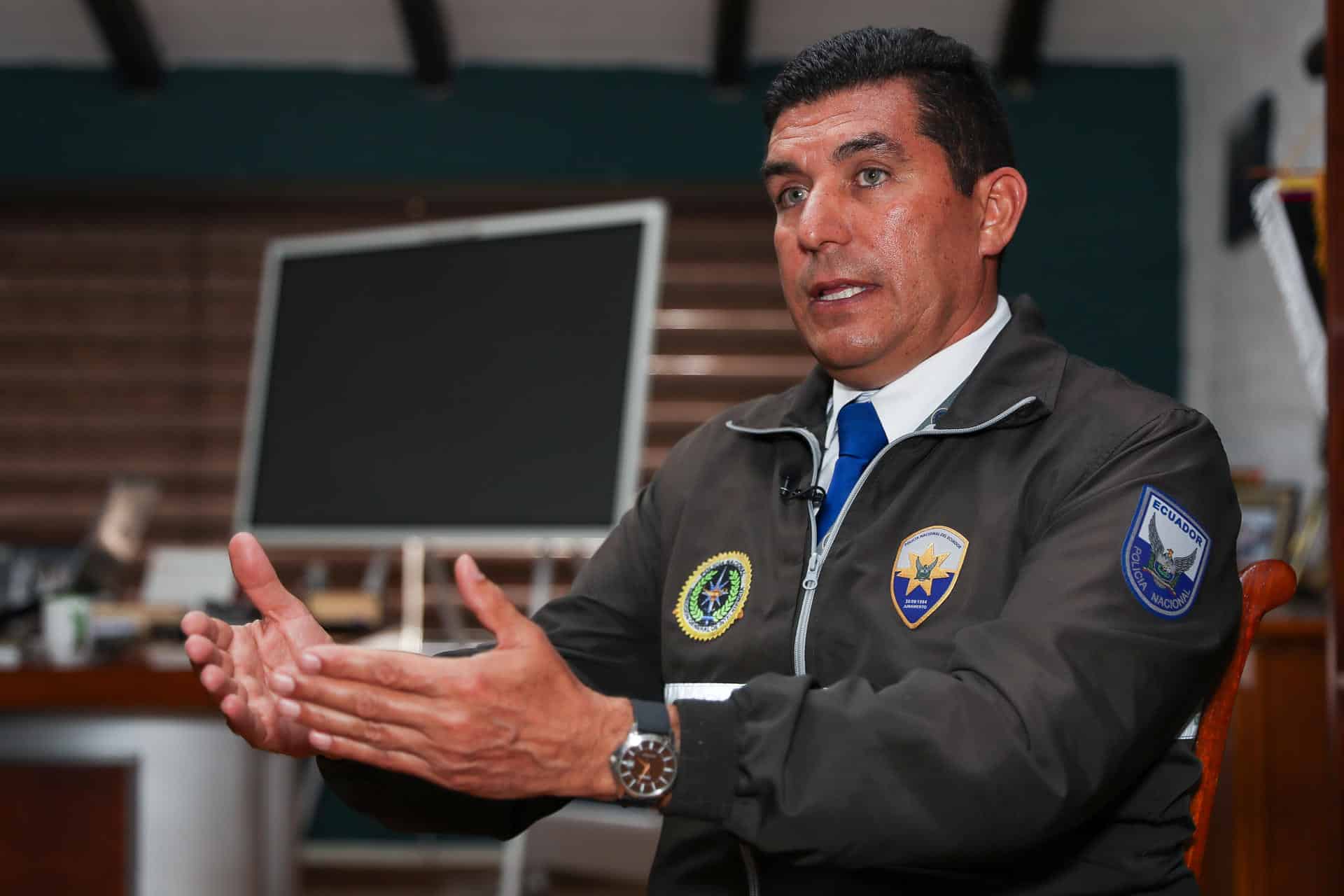 El coronel de la Policía de Estado Mayor y Director Nacional de Protección y Seguridad, Antonio Tricceri Jaramillo, habla en una entrevista con EFE este lunes, en Quito (Ecuador). EFE/ José Jácome