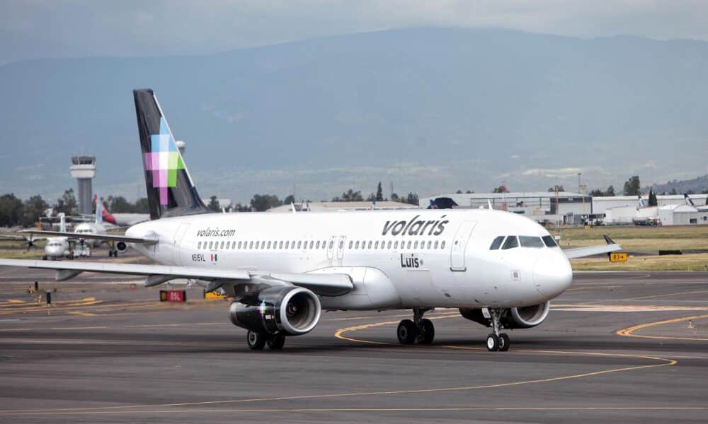 Fotografía de archivo donde se muestra un avión de la aerolínea Volaris. EFE/ Sáshenka Gutiérrez