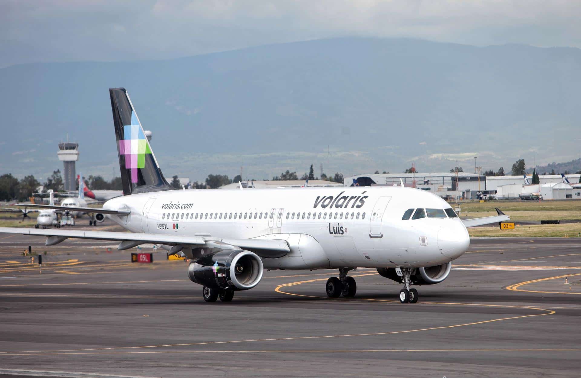 Fotografía de archivo donde se muestra un avión de la aerolínea Volaris. EFE/ Sáshenka Gutiérrez