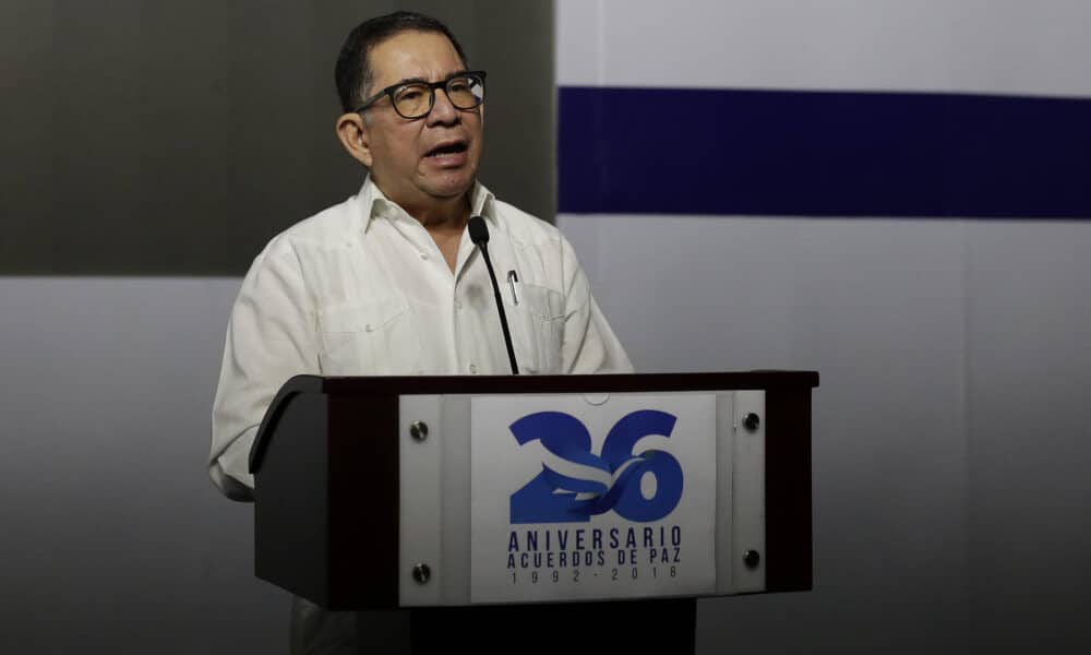 Fotografía de archivo del 16 de enero de 2018 del entonces Secretario de Comunicaciones de la Presidencia de El Salvador, Eugenio Chicas, en conferencia de prensa en San Salvador. EFE/Rodrigo Sura