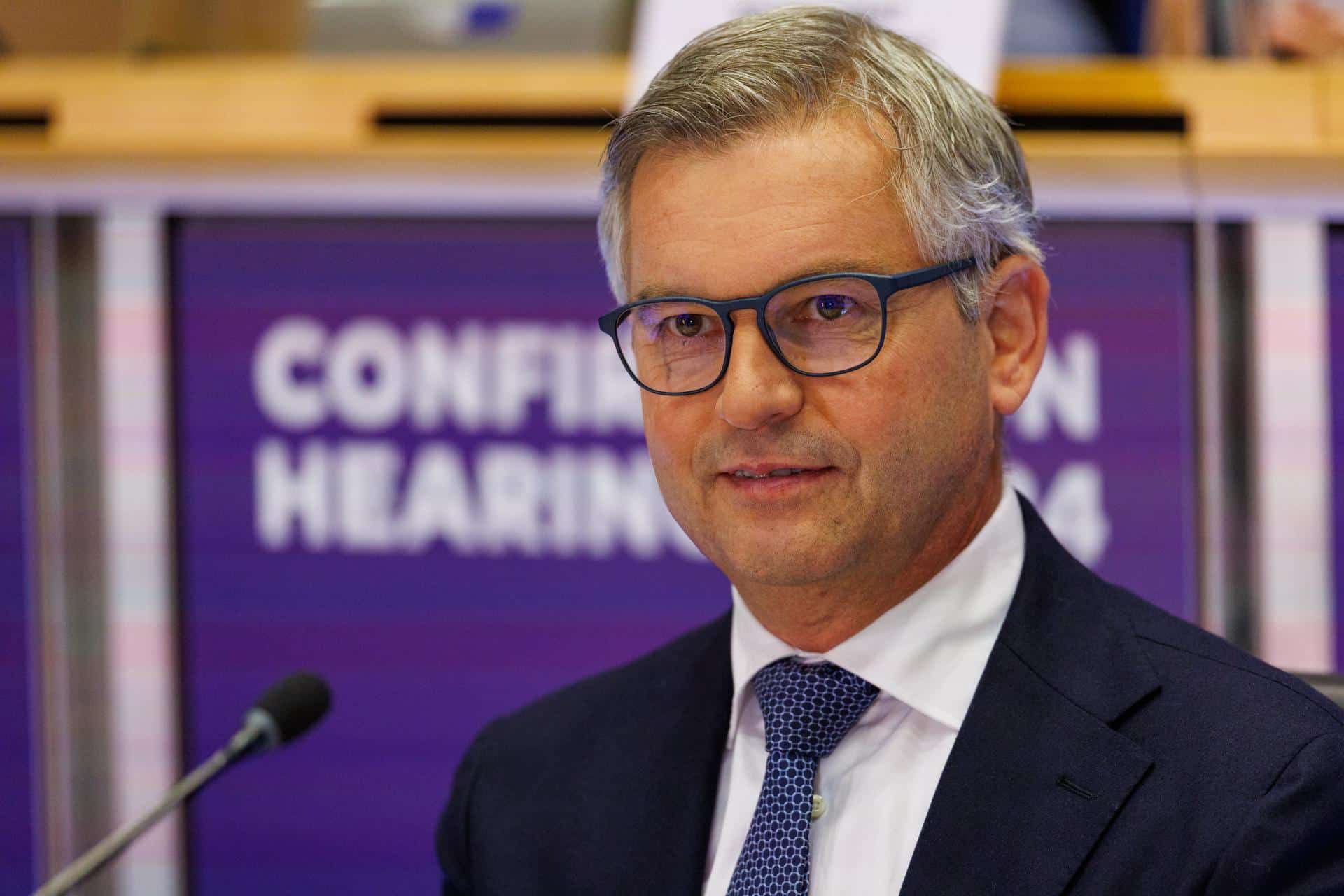 Magnus Brunner, Comisario Europeo designado para Asuntos Internos y Migración, asiste a su audiencia de confirmación ante los comités del Parlamento Europeo en Bruselas, Bélgica, 05 de noviembre de 2024. (Bélgica, Bruselas) EFE/EPA/OLIVIER MATTHYS