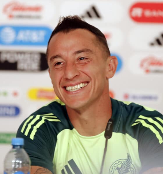 Fotografía de archivo del futbolista mexicano Andrés Guardado durante una rueda de prensa en el Estadio Akron de Guadalajara (México). EFE/ Francisco Guasco