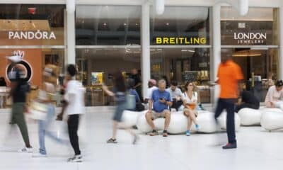 Fotografía de archivo de personas en el centro comercial Oculus World Trade Center, en Nueva York, EE. UU. EFE/EPA/Sarah Yenesel