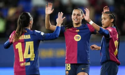 Las jugadora del Barcelona Aitana Bonmatí, Kika y Vicky celebran uno de los goles del equipo durante el partido de Liga de Campeones femenina ante el St Polten, disputado el pasado martes. EFE/ Enric Fontcuberta.