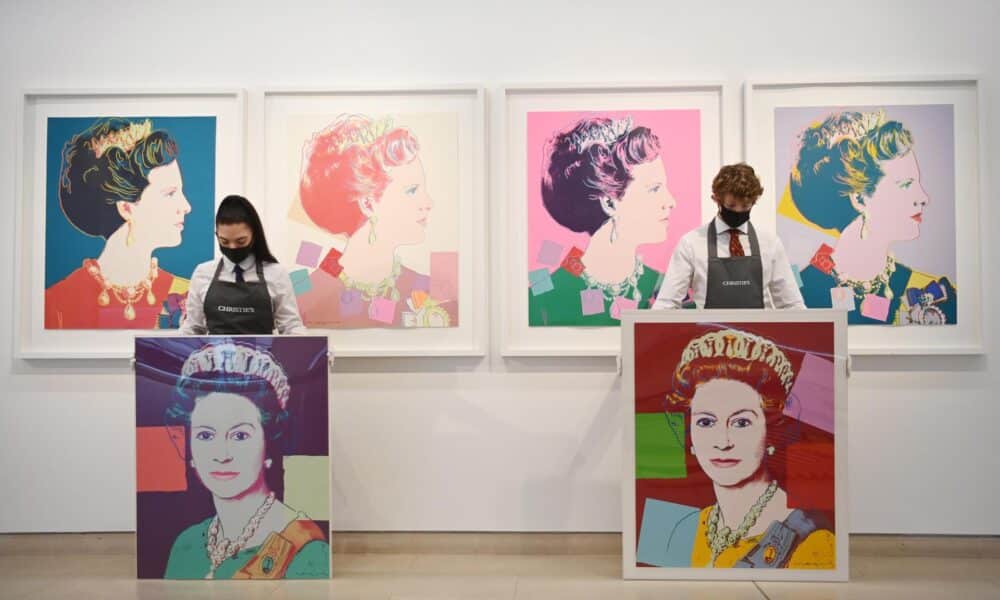 Imagen de archivo de la serie 'Reigning Queens' de Andy Warhol.EFE/EPA/NEIL HALL