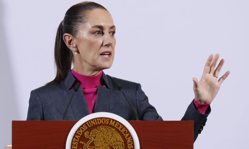 La presidenta de México, Claudia Sheinbaum, participa durante una rueda de prensa este viernes, en Palacio Nacional en Ciudad de México (México). EFE/ Mario Guzmán