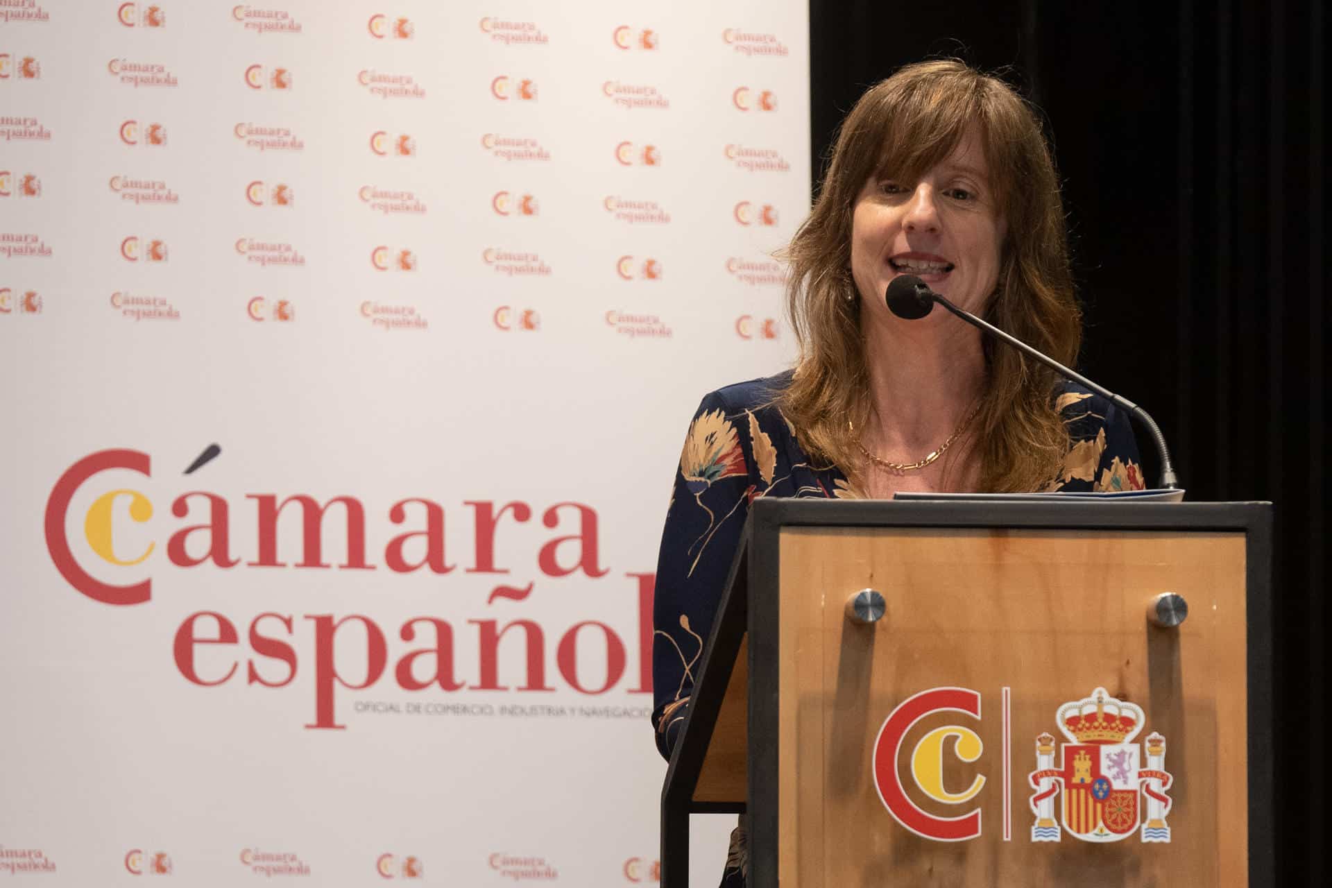 La vicepresidenta de la Cámara Española Uruguaya, Leticia Lago, participa en un encuentro este martes, organizado por la Cámara Española Oficial de Comercio, Industria y Navegación (Camacoes) en Montevideo (Uruguay). EFE/ Sofía Torres