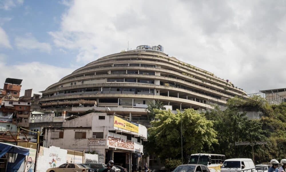 Fotografía de archivo del exterior del edificio gubernamental "El Helicoide", a donde fue llevado el exalcalde Fernando Feo, según el partido antichavista Acción Democrática (AD). EFE/ Miguel Gutiérrez