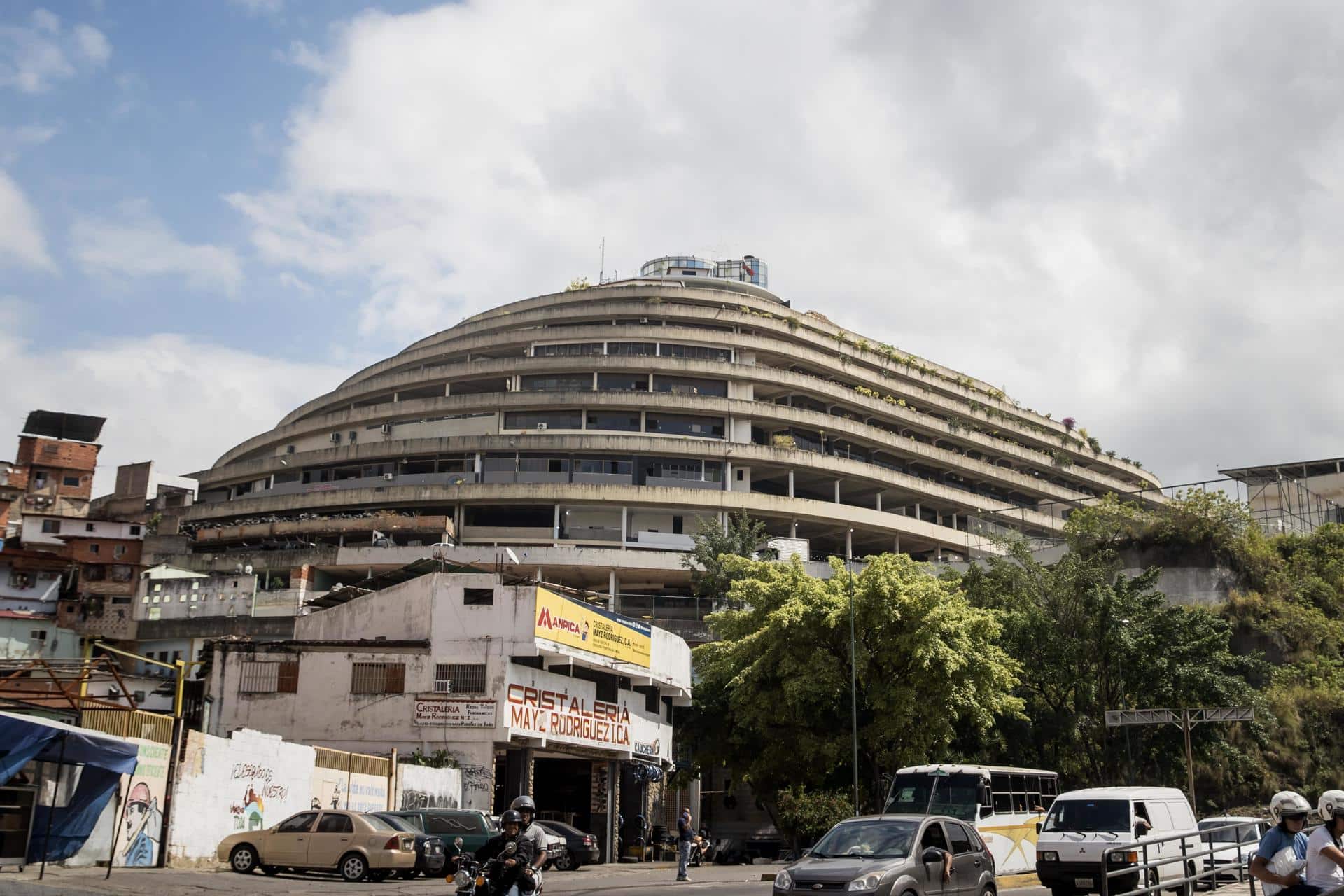 Fotografía de archivo del exterior del edificio gubernamental "El Helicoide", a donde fue llevado el exalcalde Fernando Feo, según el partido antichavista Acción Democrática (AD). EFE/ Miguel Gutiérrez