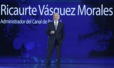 El administrador del Canal de Panamá, Ricaurte Vásquez, habla durante el lanzamiento de la campaña 'Hechos del Canal' este martes en Ciudad de Panamá (Panamá). EFE/Carlos Lemos