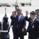 El presidente de la República Popular de China, Xi Jinping (c), saluda a su llegada durante una visita oficial al país, este jueves en la Base Aérea del Callao en Lima (Perú). EFE/ Carlos Ortega