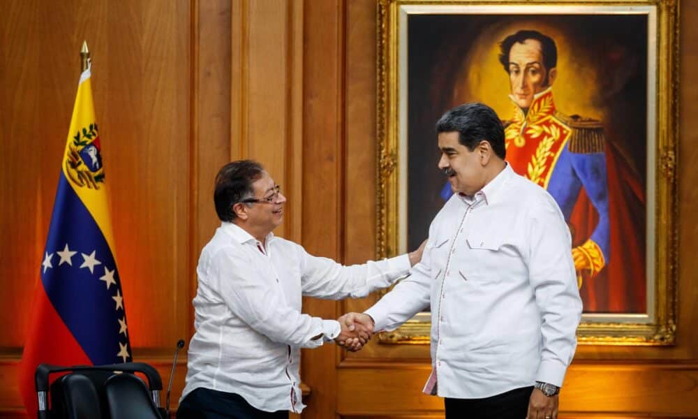 Fotografía de archivo de los presidentes de Venezuela y Colombia, Nicolás Maduro y Gustavo Petro, respectivamente, durante su primer encuentro en Caracas, en 2022. EFE/ Miguel Gutiérrez/ARCHIVO